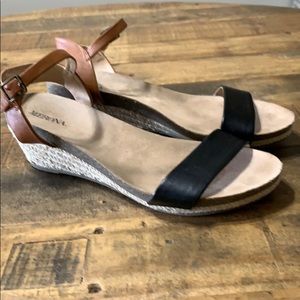 Merona Tan & Black Wedges 6.5